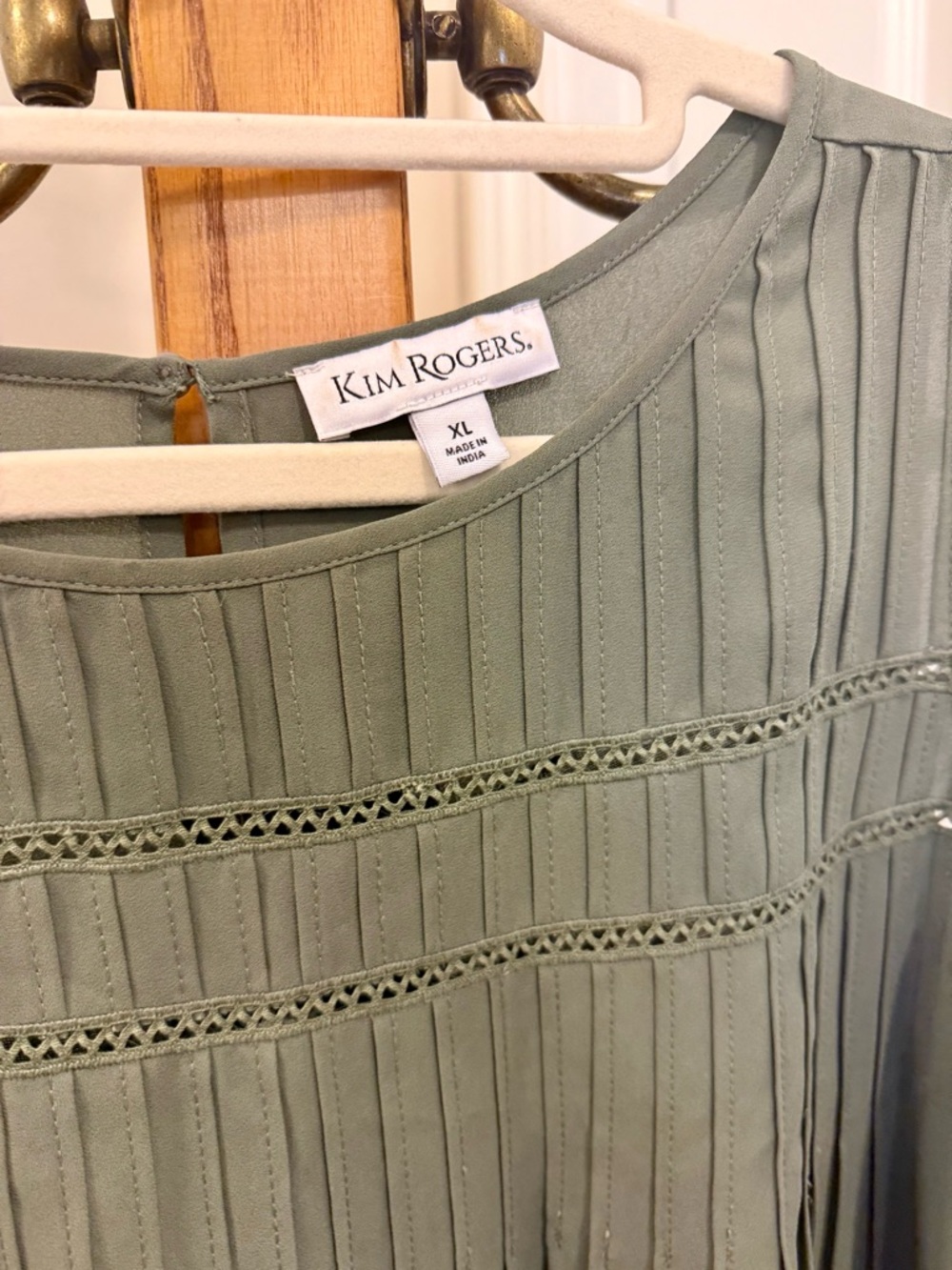 3 for $15🍓Kim Rogers Olive Green Sleeveless Pleated Tank - Picture 2 of 3